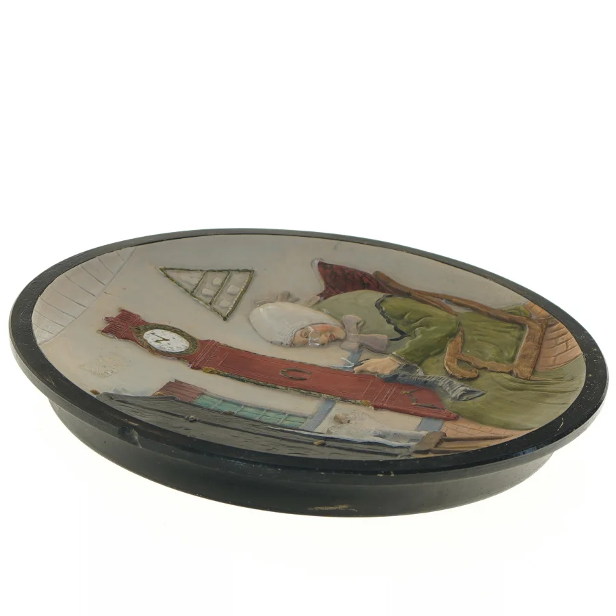 Dekorativt vægophæng med figurativt motiv (str. 24x3 cm)