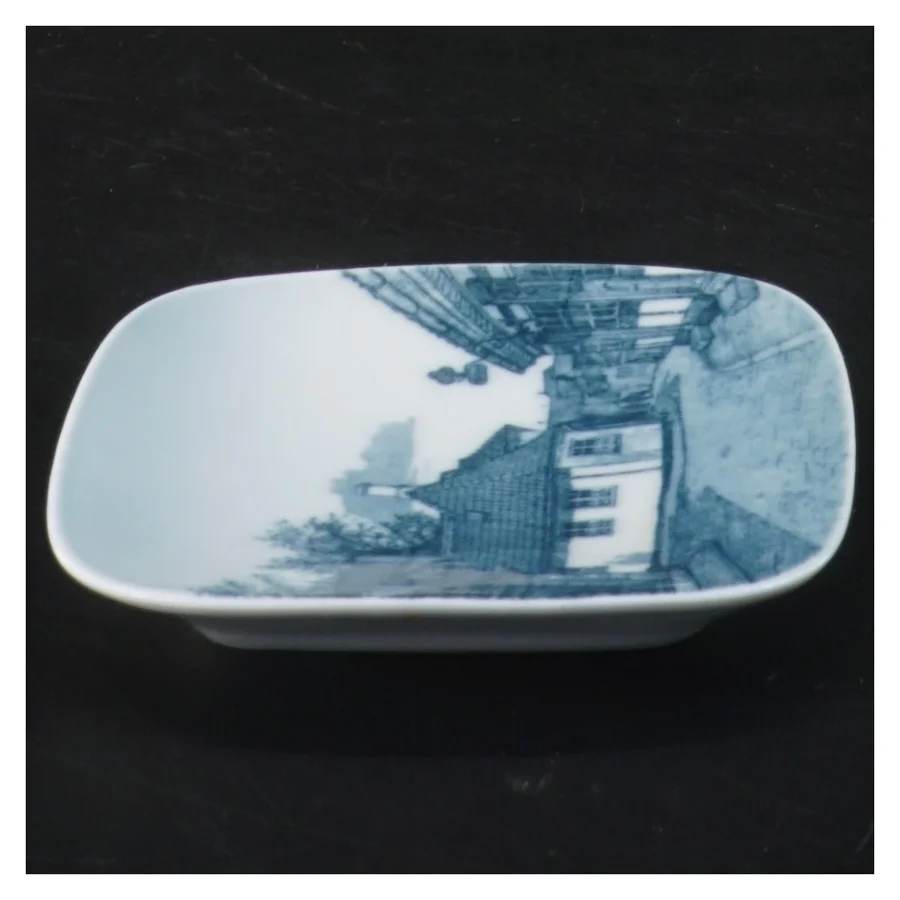 Porcelænsplakette med H. C. Andersens Hus fra B&G (str. 8,5x8,5 cm)