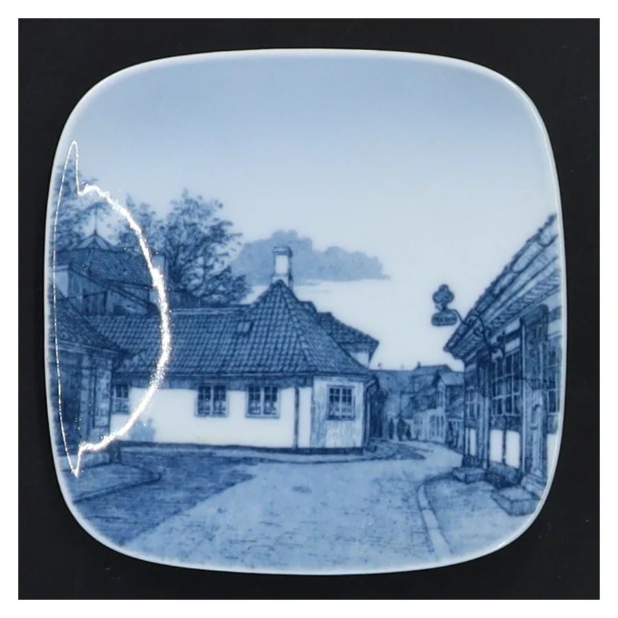 Porcelænsplakette med H. C. Andersens Hus fra B&G (str. 8,5x8,5 cm)