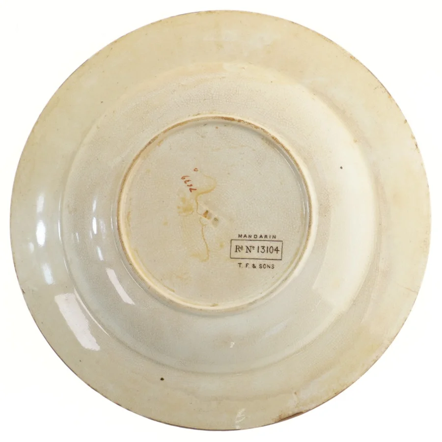 Dekorativ tallerken med blomsterdesign (str. Ø 26 cm)