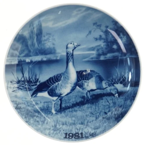 Porcelænsjagtplatte 1981 fra Tove Svendsen (str. Ø 19,5 cm)