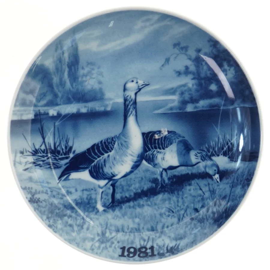 Porcelænsjagtplatte 1981 fra Tove Svendsen (str. Ø 19,5 cm)