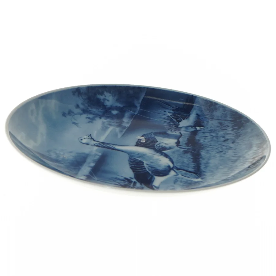 Porcelænsjagtplatte 1981 fra Tove Svendsen (str. Ø 19,5 cm)