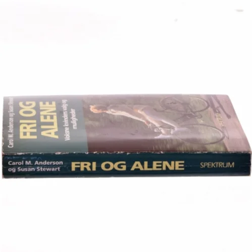 Fri og alene : voksne kvinders valg og muligheder (Bog)
