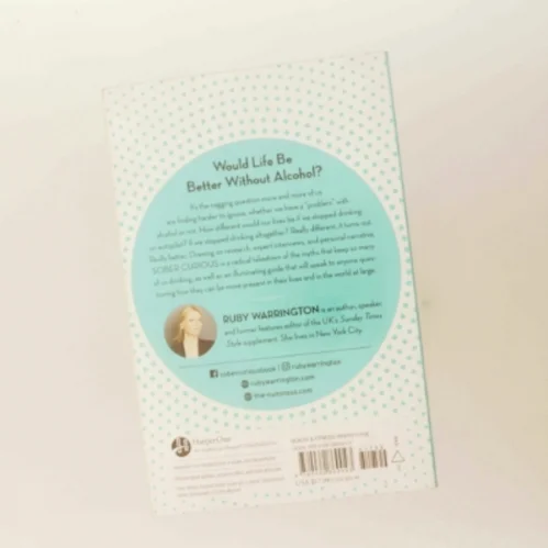Sober curious : the blissful sleep, greater focus, limitless presence, and deep connection awaiting us all on the other side of alcohol af Ruby Warrington (Bog)