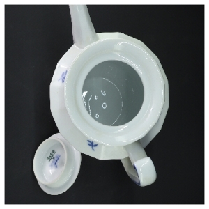 Porcelænskaffekande med blå blomst fra Royal Copenhagen (str. 24 cm)