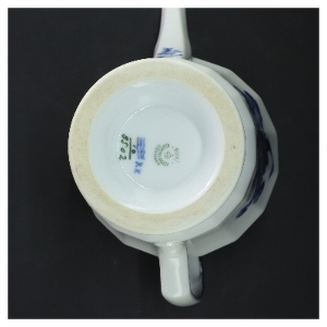 Porcelænskaffekande med blå blomst fra Royal Copenhagen (str. 24 cm)