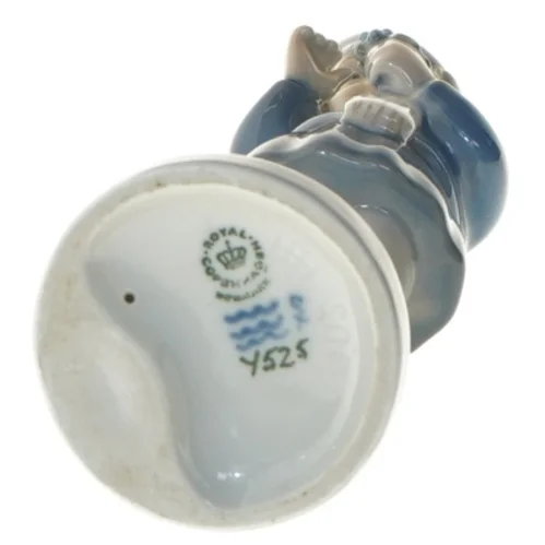 Porcelænsfigur af barn med blomst fra Royal Copenhagen (str. 18 cm)