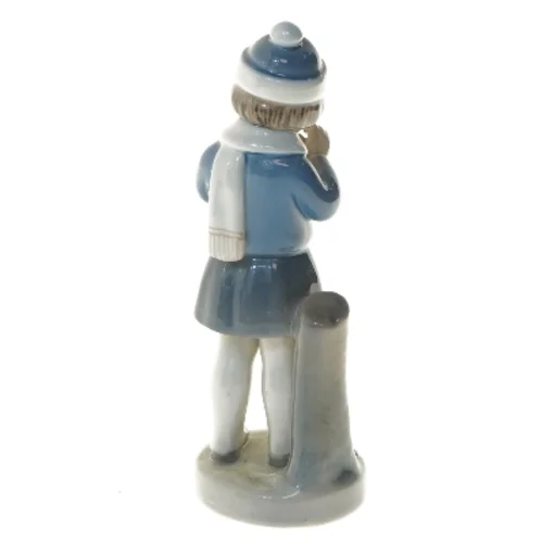 Porcelænsfigur af barn med blomst fra Royal Copenhagen (str. 18 cm)