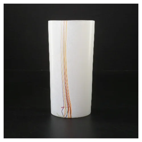 Hvid glasvase med farvestriber fra kostaBoda (str. 18,5 cm)