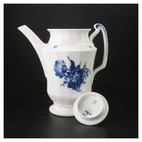 Porcelæns kaffekande med blå blomst fra Royal Copenhagen (str. 24 cm)