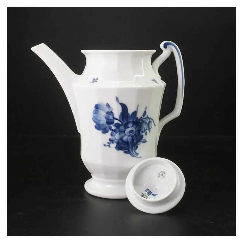 Porcelæns kaffekande med blå blomst fra Royal Copenhagen (str. 24 cm)