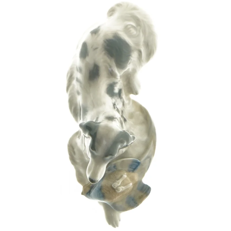 Porcelænsfigur af jagthund med bytte fra Royal Copenhagen (str. 7x6x16 cm)