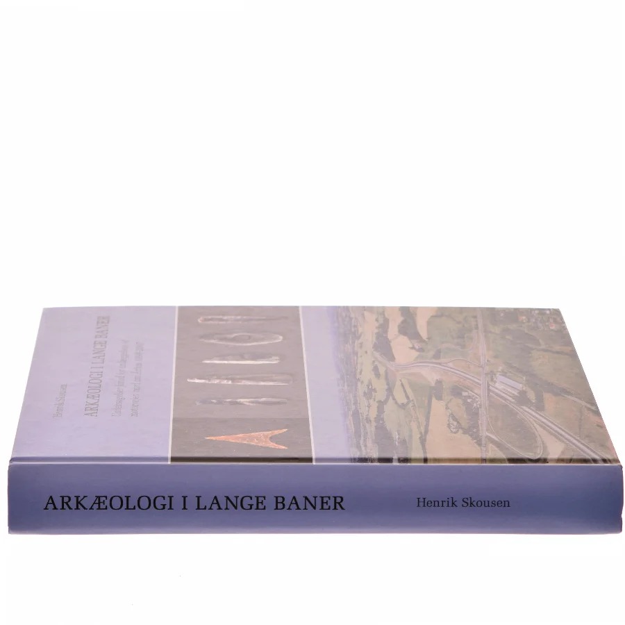 Arkæologi i lange baner : undersøgelser forud for anlæggelsen af motorvejen nord om Århus 1998-2007 af Henrik Skousen (Bog)