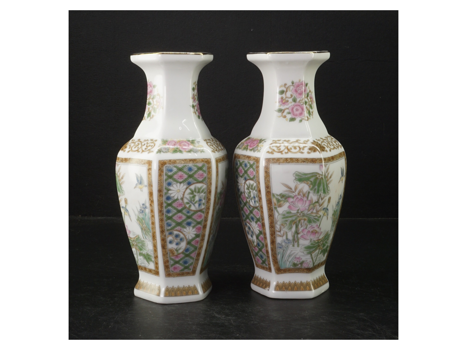 Porcelænsvaser med blomstermotiver (str. 21 cm)