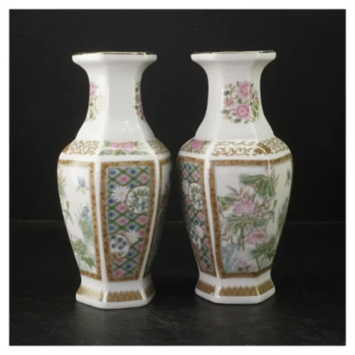 Porcelænsvaser med blomstermotiver (str. 21 cm)