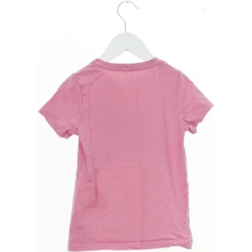 Lyserød T-shirt med tekst fra Name It (str. 122)
