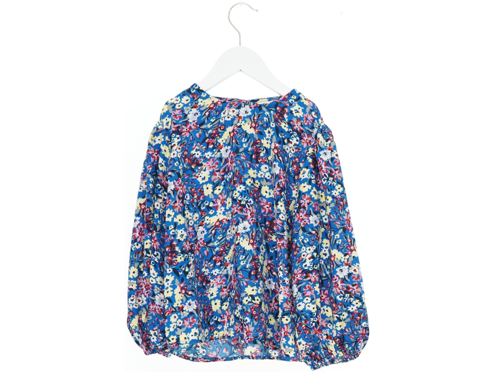 Bluse med blomstermønster fra Name It (str. 134)
