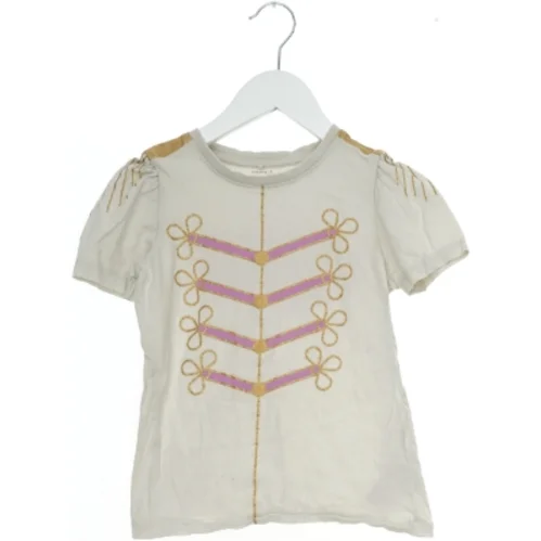T-shirt med Cirkus Summarum-motiv fra Name It (str. 122)