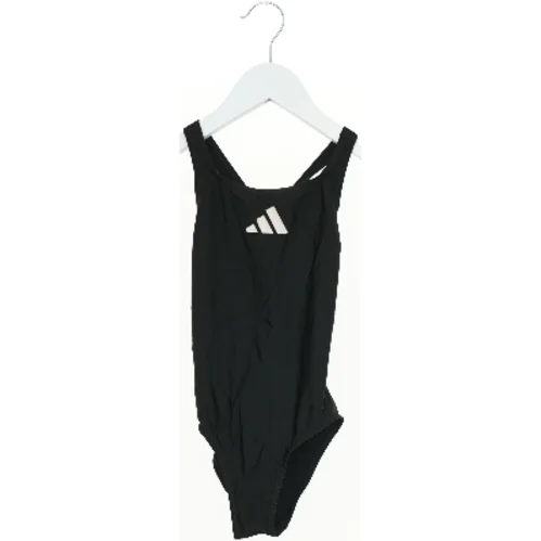 Sort badedragt fra Adidas (str. 128)