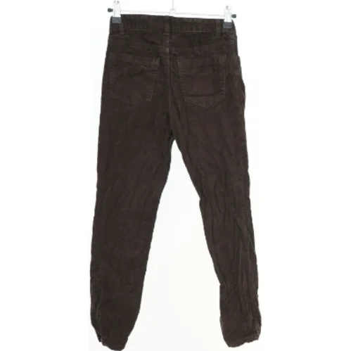 Brune fløjsbukser fra H&M (str. 134)