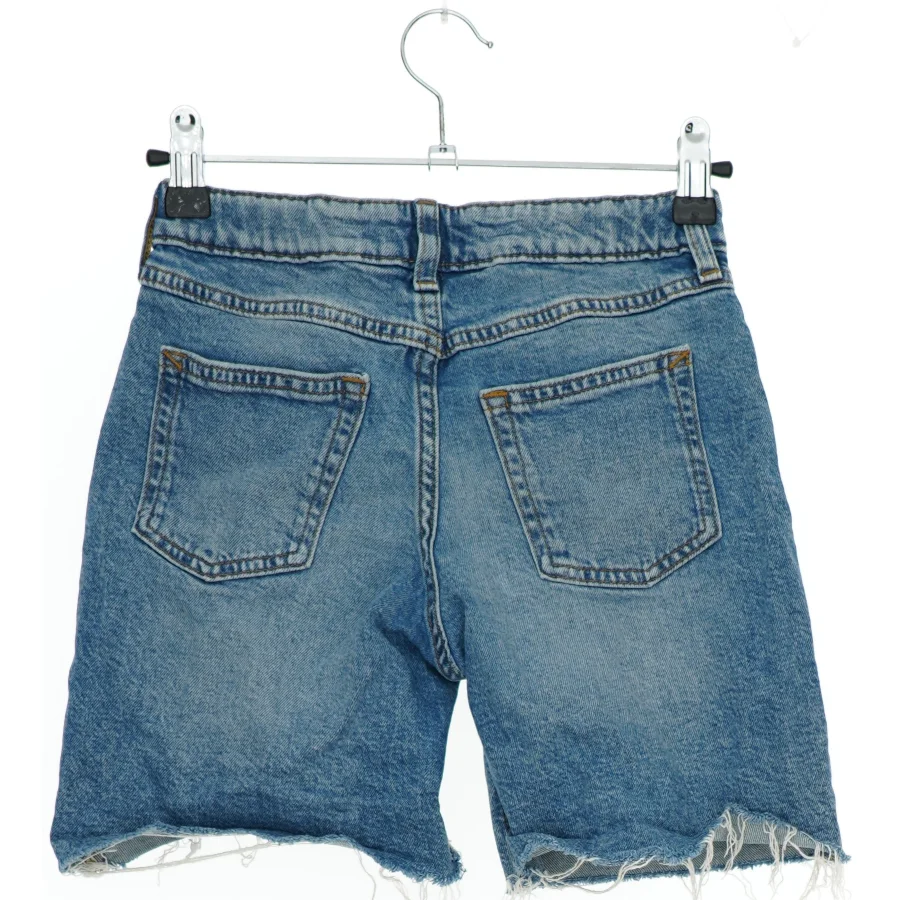 Jeansshorts med frynsede kanter fra H&M (str. 116)