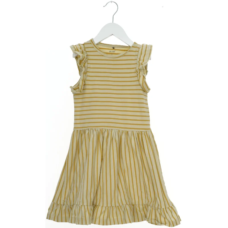 Gul og hvid stribet kjole fra Me Too (str. 122)