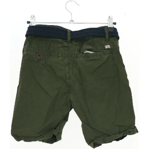 Grønne shorts med bælte (str. 140)