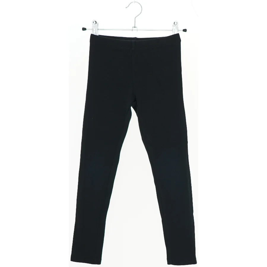 Sort leggings fra H&M (str. 122)