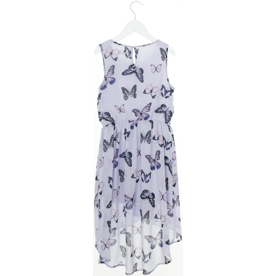 Sommerkjole med sommerfugle fra H&M (str. 146)