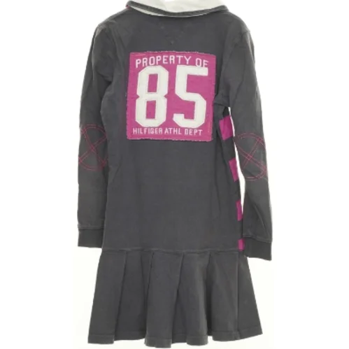 Kjole fra Tommy Hilfiger (str. 128 cm)