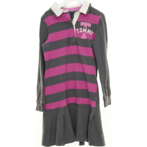 Kjole fra Tommy Hilfiger (str. 128 cm)