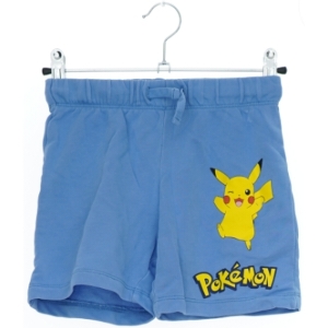 Pokémon shorts med Pikachu motiv fra H&M (str. 110)