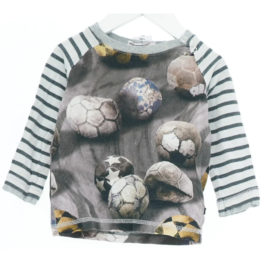 Langærmet bluse med fodboldprint fra Molo (str. 80)
