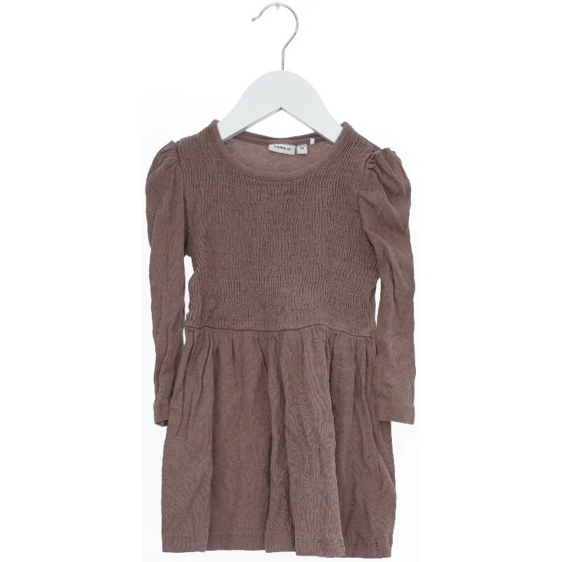 Kjole til børn fra Name It (str. 92)