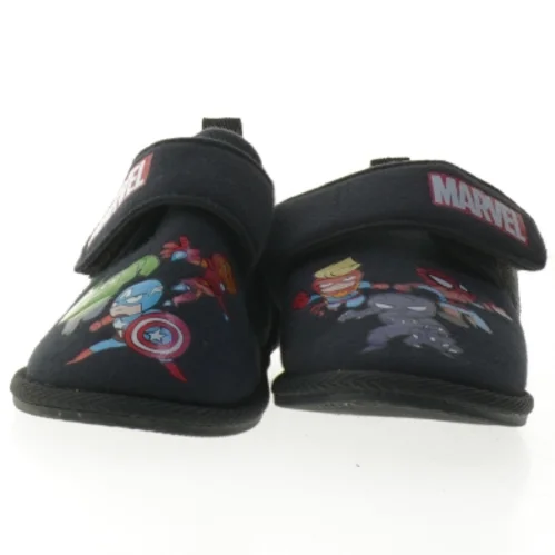 Børnesutsko med Marvel-motiv fra Marvel (str. 32. - 33)
