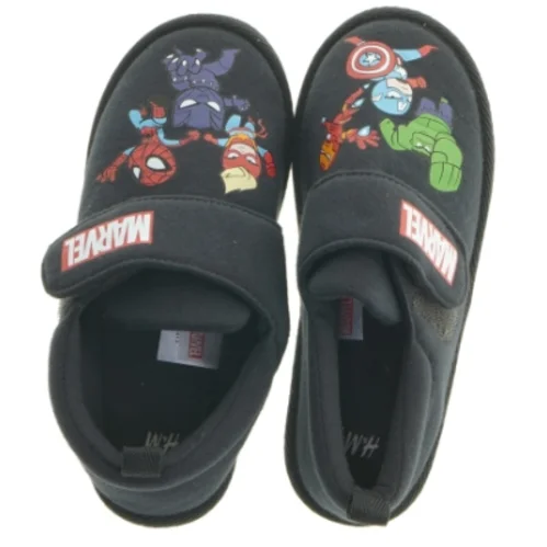 Børnesutsko med Marvel-motiv fra Marvel (str. 32. - 33)