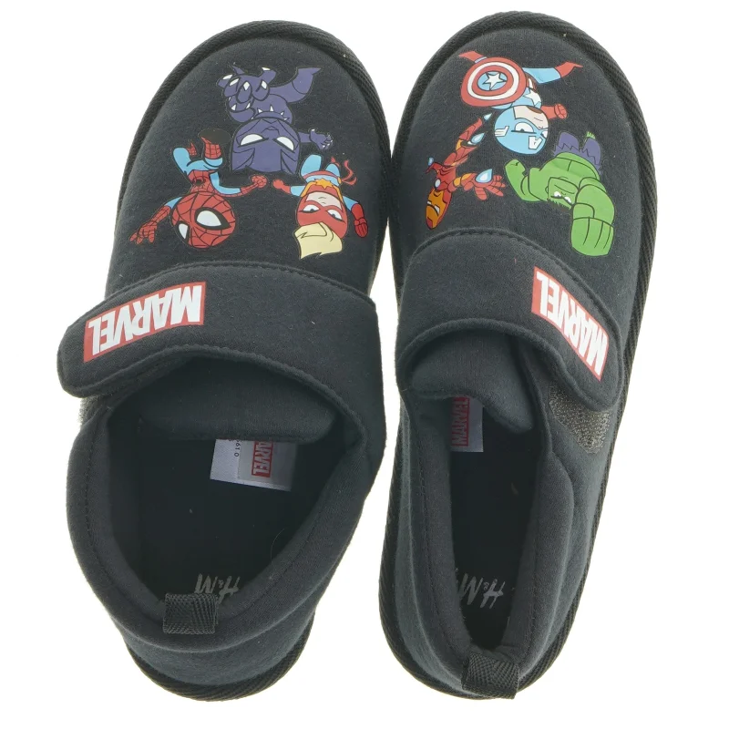 Børnesutsko med Marvel-motiv fra Marvel (str. 32. - 33)