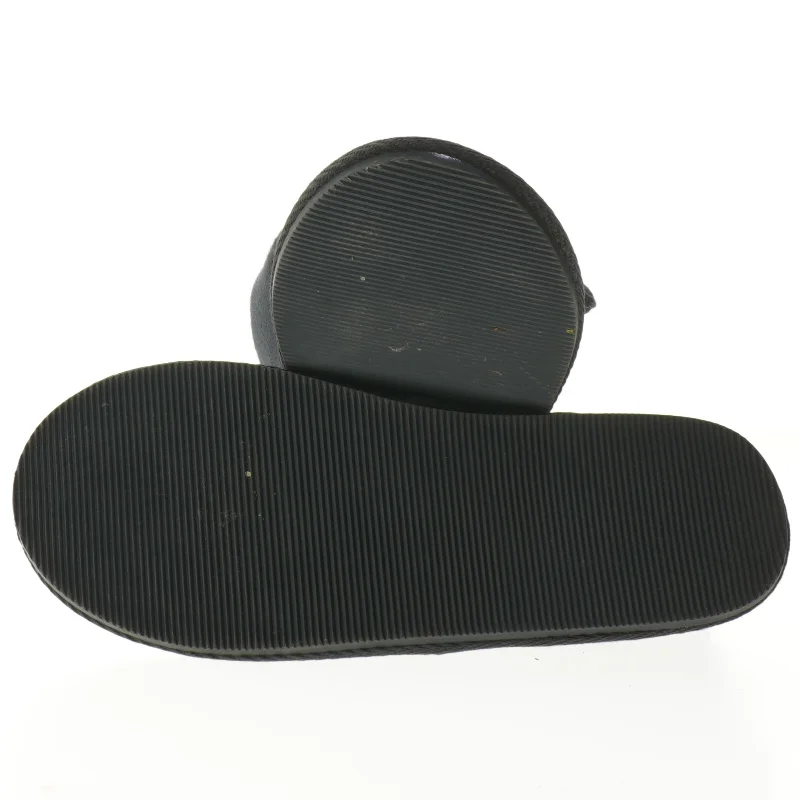 Børnesutsko med Marvel-motiv fra Marvel (str. 32. - 33)