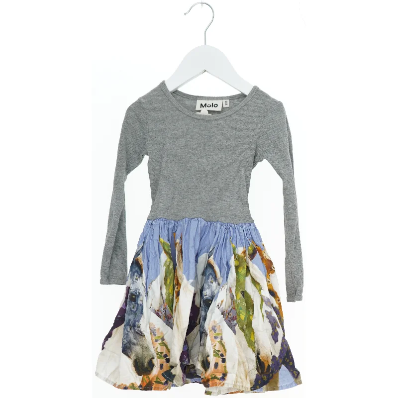 Langærmet kjole med heste print fra Molo (str. 98)