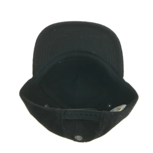 Sort kasket med patches fra Molo (str. Ø 17 cm)