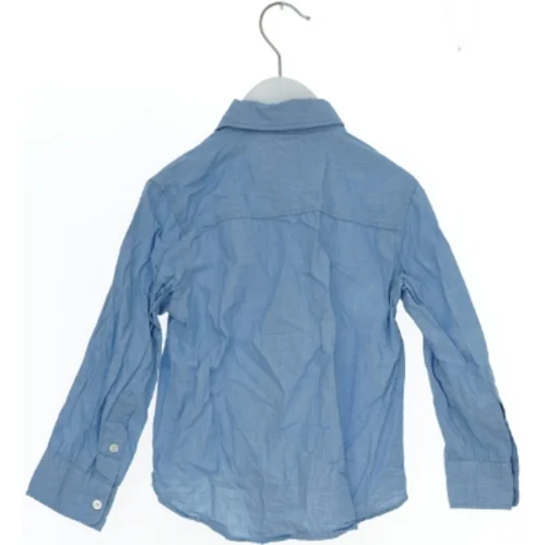 Lyseblå langærmet skjorte fra H&M (str. 104)