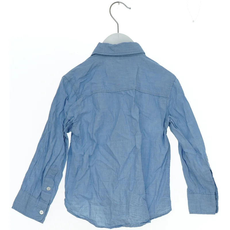 Lyseblå langærmet skjorte fra H&M (str. 104)