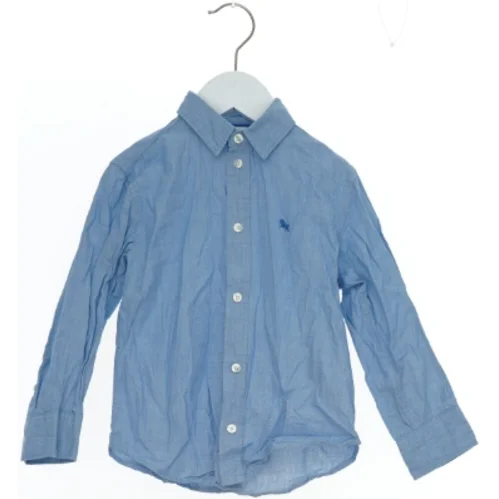 Lyseblå langærmet skjorte fra H&M (str. 104)