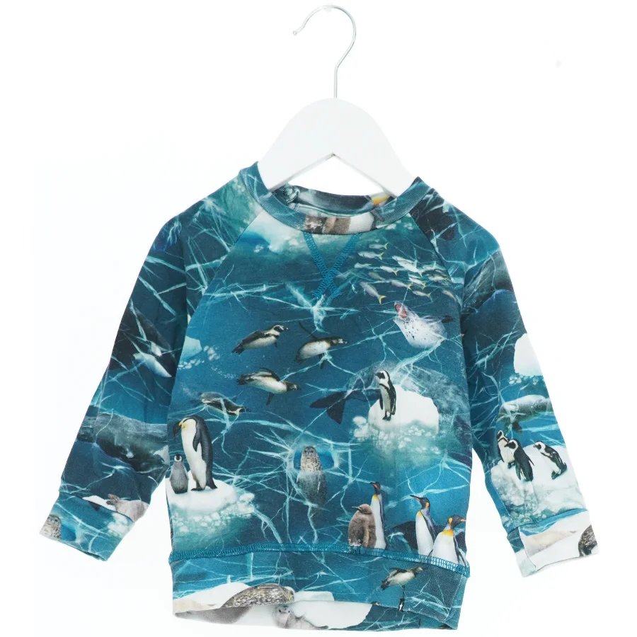 Bluse med pingvinmønster fra Molo (str. 80)