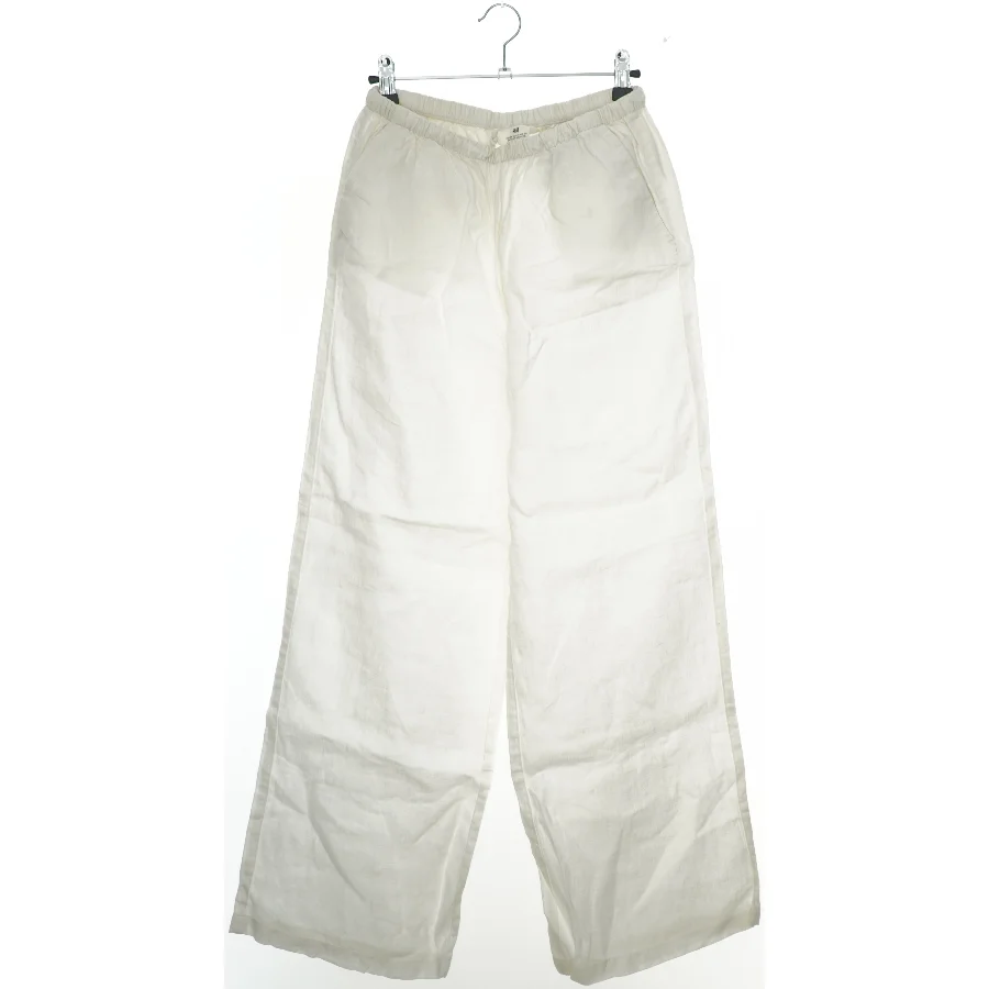 Hvide bukser i hør fra H&M (str. 158)