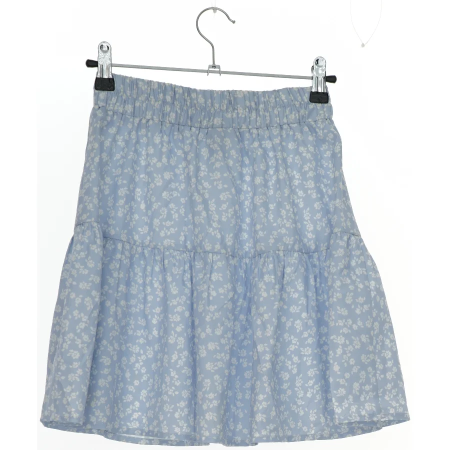 Blå nederdel med blomsterprint fra SHEIN  (str. XS)