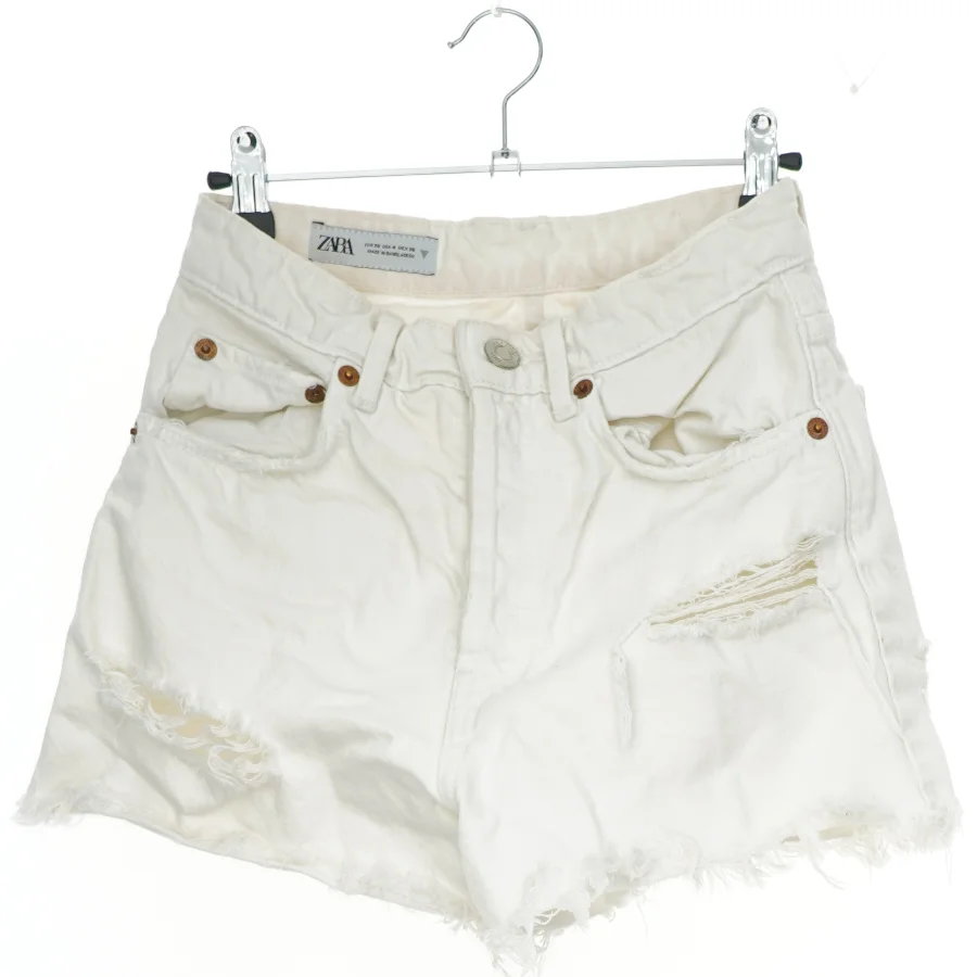 Hvide denim shorts med flossede kanter fra Zara (str. S)