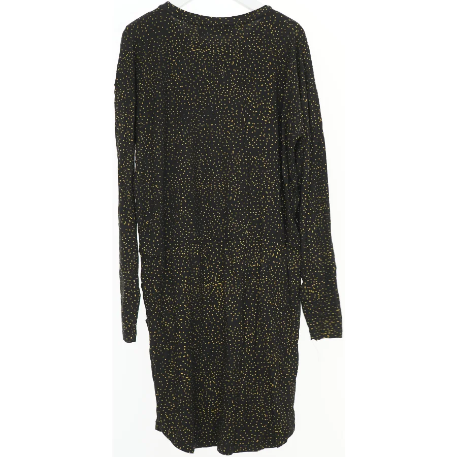 Langærmet kjole med prikker fra Soft Gallery  (str. 140)