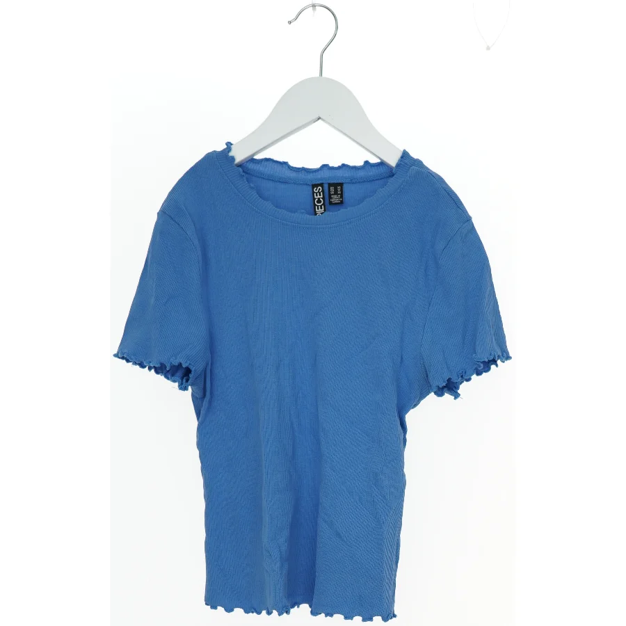 Blå T-shirt til salg fra Pieces (str. XS)